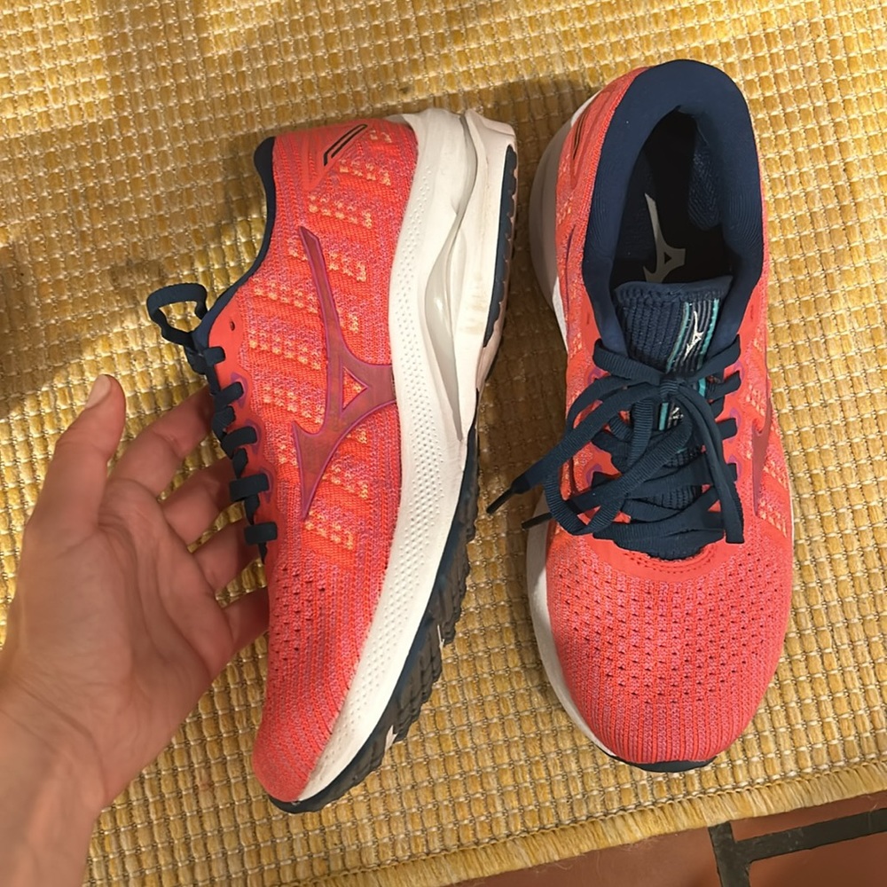 Mizuno Running Shoes - Picture 2 of 4